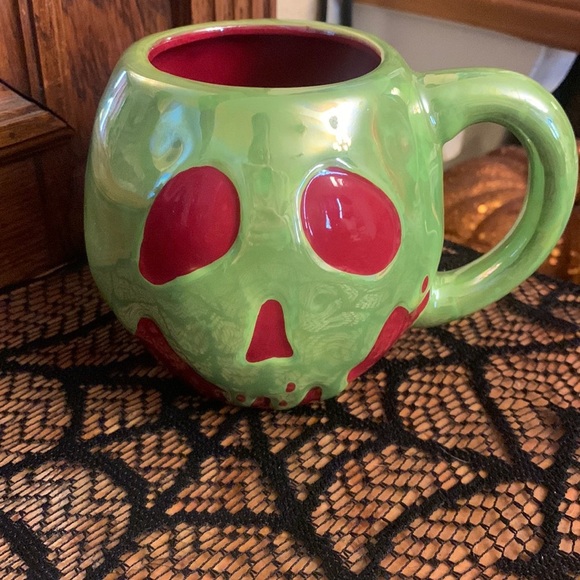 Disney Snow White Poison Apple Mug NEW - Picture 1 of 5